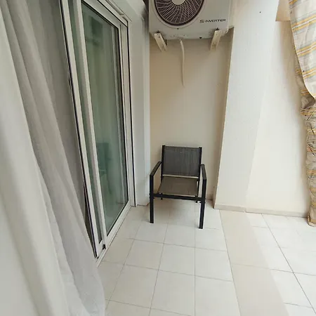 Cozy By The Beach With A Big Patio *