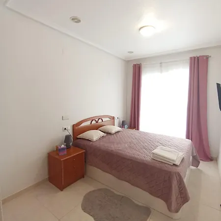 Cozy By The Beach With A Big Patio Torrevieja